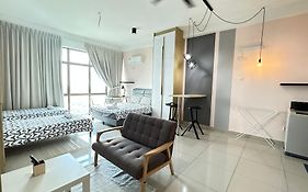 Palazio Serviced Apartment In Mount Austin Near Aeon Ikea Toppen Hsi